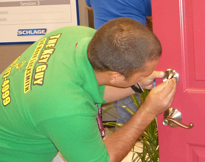 Aiea Pearlridge Locksmith in a High-Tech Mobile Workshop